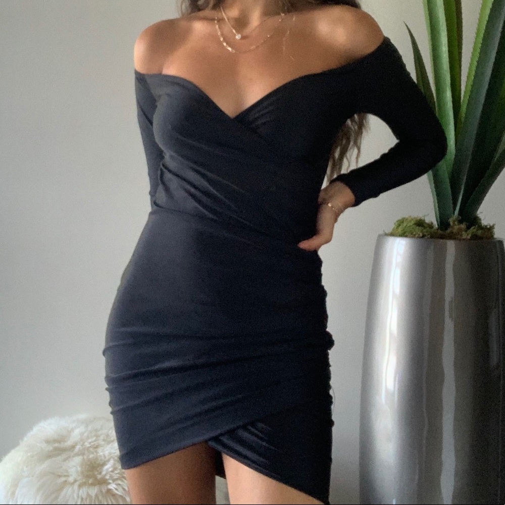 BLACK OFF THE SHOULDER DRESS